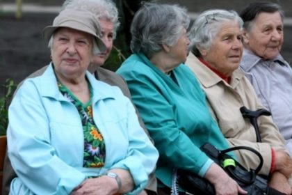 Ajutor de 400 lei pentru pensionarii din Romania