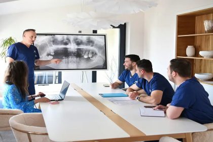 Costul unui implant dentar ce determinapretul