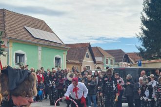 Cultura care uneste Fuga lolelor a strans comunitatea din Seica Mica foto