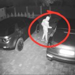 Hot surprins in actiune la Selimbar a sarit gardurile si a incercat portierele masinilor video