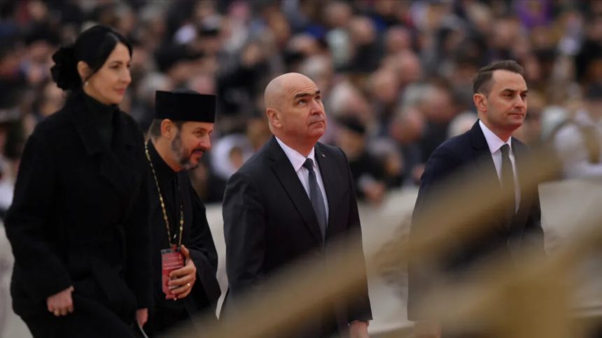 Ilie Bolojan huiduit la Catedrala Neamului La puscarie