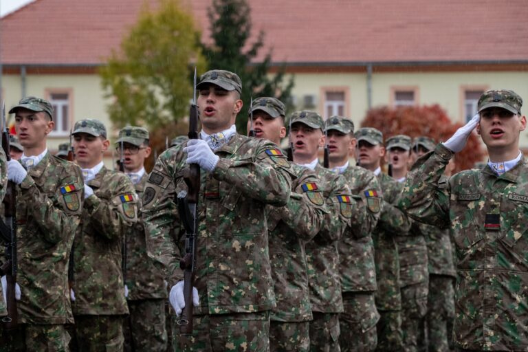 Juramant militar in ploaie la Sibiu Da Patriei