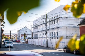 Lucrarile la Scoala 8 panouri solare si clase moderne