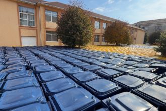 Medieseanii care locuiesc la case primesc pubele noi