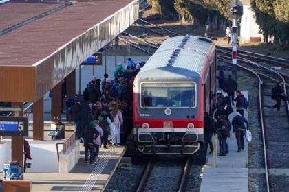 Opt constructori inclusiv Strabag modernizeaza gara Sibiu