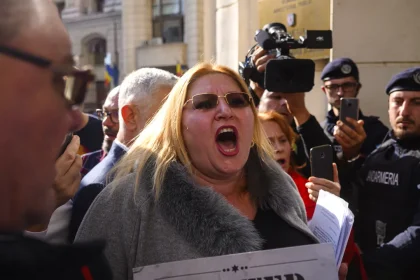 Parchetul General solita ridicarea imunitatii lui Sosoaca