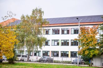 Primaria instaleaza parchet si covor fonoabsorbant in sala Liceului Ghibu