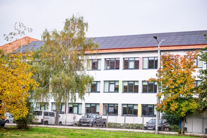 Primaria instaleaza parchet si covor fonoabsorbant in sala Liceului Ghibu