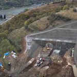 Se dinamiteaza muntele pe autostrada Sibiu Pitesti