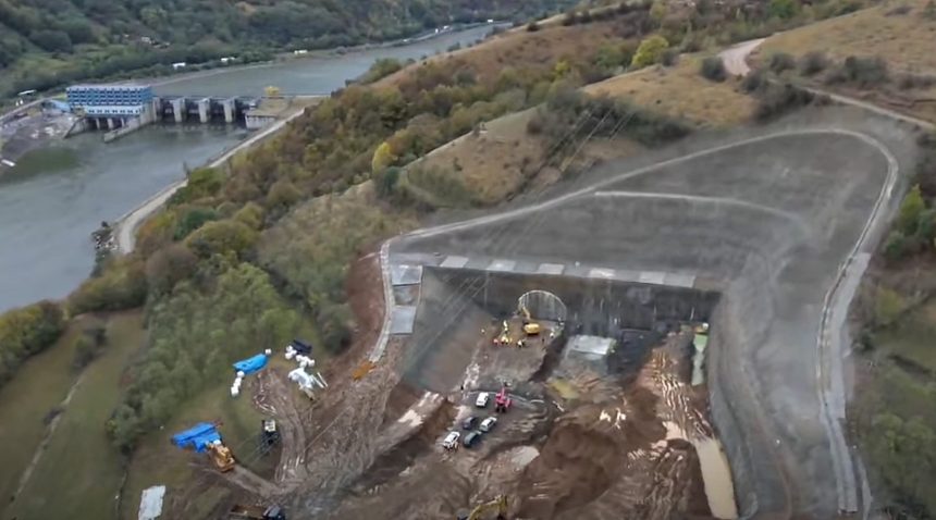 Se dinamiteaza muntele pe autostrada Sibiu Pitesti