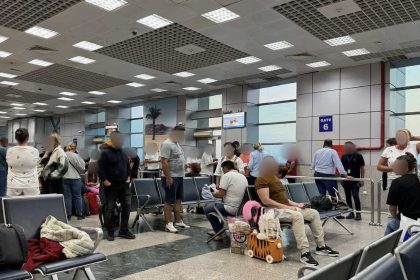 Sibienii blocati 13 ore pe aeroportul din Hurghada