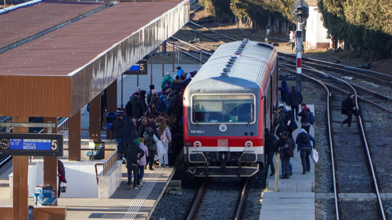 Trenuri spre si din Sibiu suspendate din cauza datoriilor