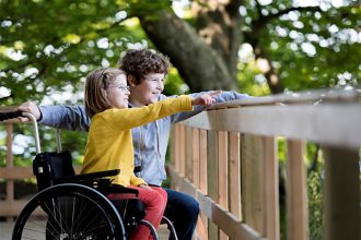 Viata mai buna pentru copiii cu dizabilitati inscrieri vouchere 39000 lei