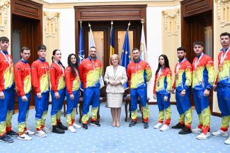 Vizita sibienilor de aur la primarie foto