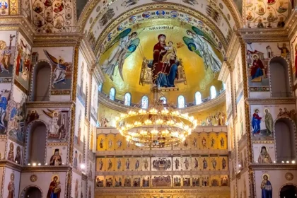 Weekendul in capitala Sfintirea picturii Catedralei Nationale