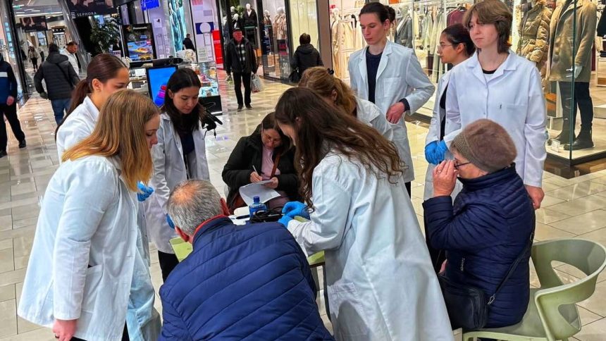 Actiune utila la Promenada Mall depistare gratuita diabet si hipertensiune
