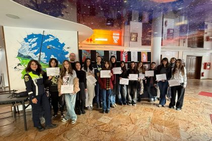 Afie care zguduie elevii din Sibiu premiati de Politiei