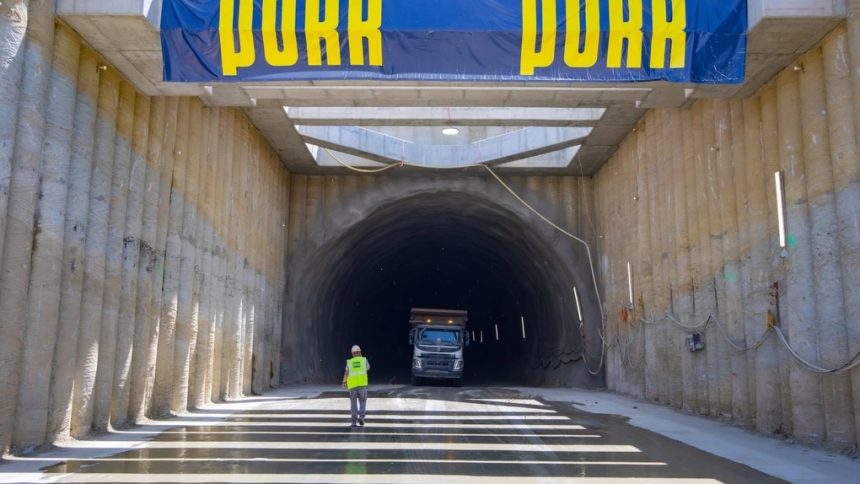 Asfaltarea in tunelul Alina a inceput utilaje din Germania