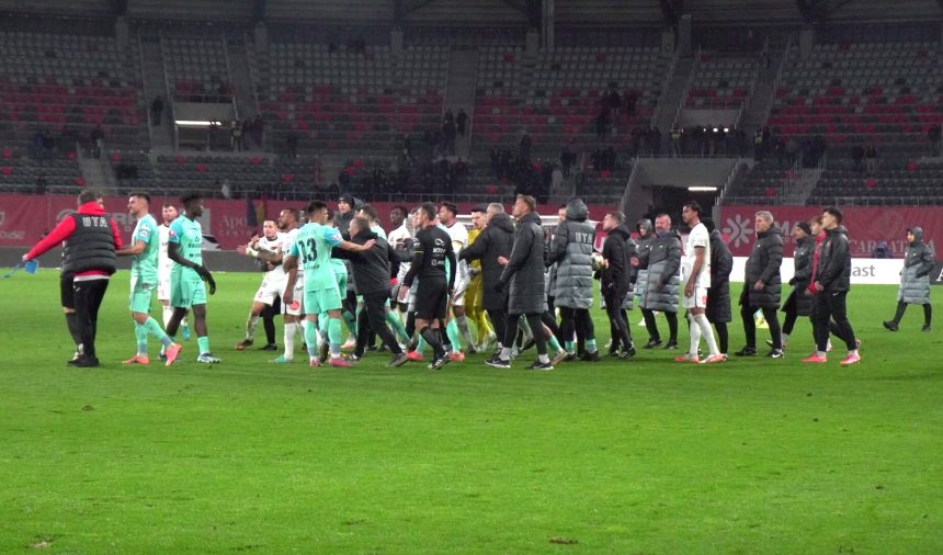 Batatie pe terren dupa FC Hermannstadt UTA 1 2 cum a inceput totul