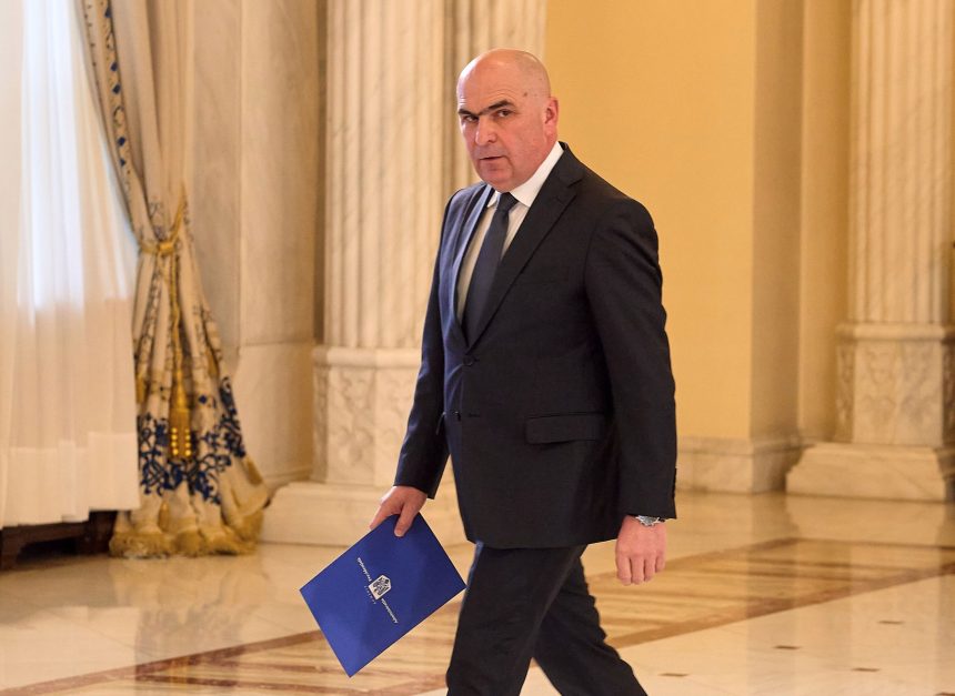 Bolojan reduce personalul cu 10 in ministere