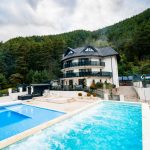 Carpentiere Arena Relaxare in piscine cu vedere la munti