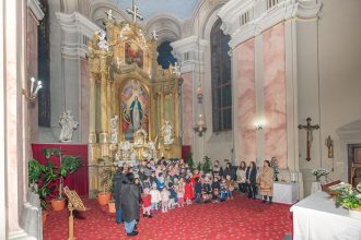 Copiii de la gradinita Zwergenhaus au adus lumina de Sfantul Martin