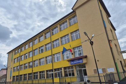 Elev de la Liceul Marsa sechestrat si batut in clasa