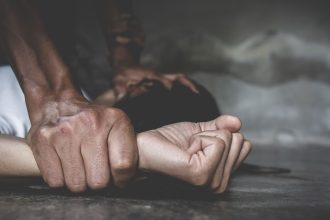 Femeie agresata si violata de concubin in Copsa Mica