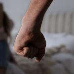 Femeile victime ale violentei scutite de taxe la divort