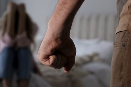 Femeile victime ale violentei scutite de taxe la divort