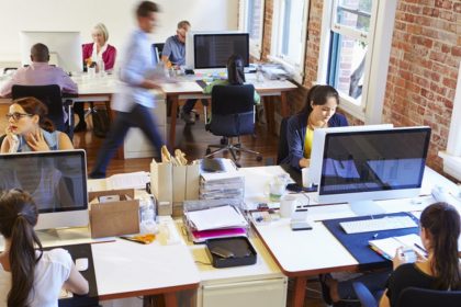 Guvernul vrea sa pastreze tinerii in tara cu 1000 lei lunar Economist E o iluzie