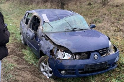 Impact puternic pe DN1 iesire din Cristian autoturism rasturnat