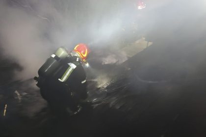 Incendiu devastator in Avrig la 3 dimineata
