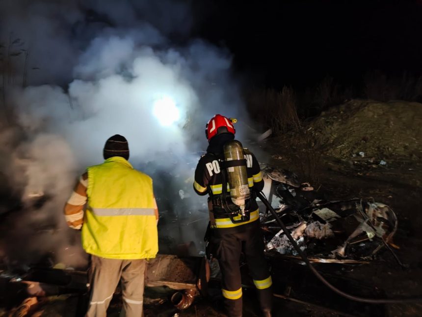 Incendiu puternic la Ocna Sibiului rulota arsa