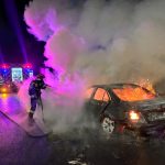 Incendiu violent pe autostrada la Sibiu masina arsa