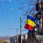 Mediaul se pregateste de 1 Decembrie steaguri tricolore in oras