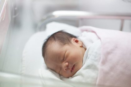 Ministerul Sanatatii anunta modernizarea testarii nou nascutilor