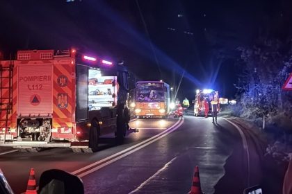 Pieton grav ranit pe Hula Bradului strivit de autocar