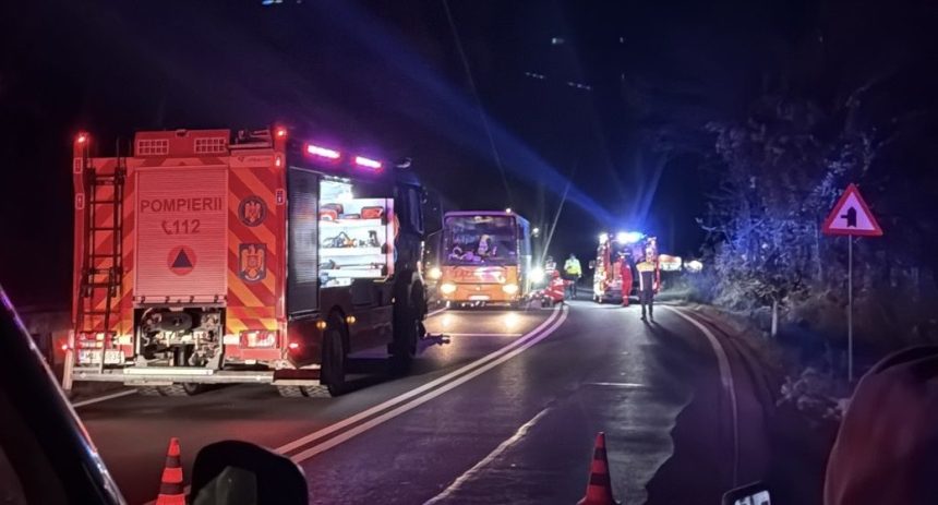 Pieton grav ranit pe Hula Bradului strivit de autocar