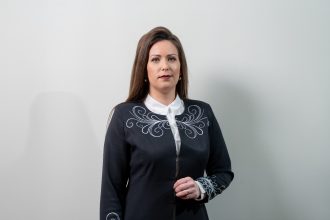 Povestea Luminitei Nistoroaei vocea copiilor si traditiile