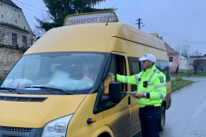 Razie fulger la microbuzele scolare din Sibiu