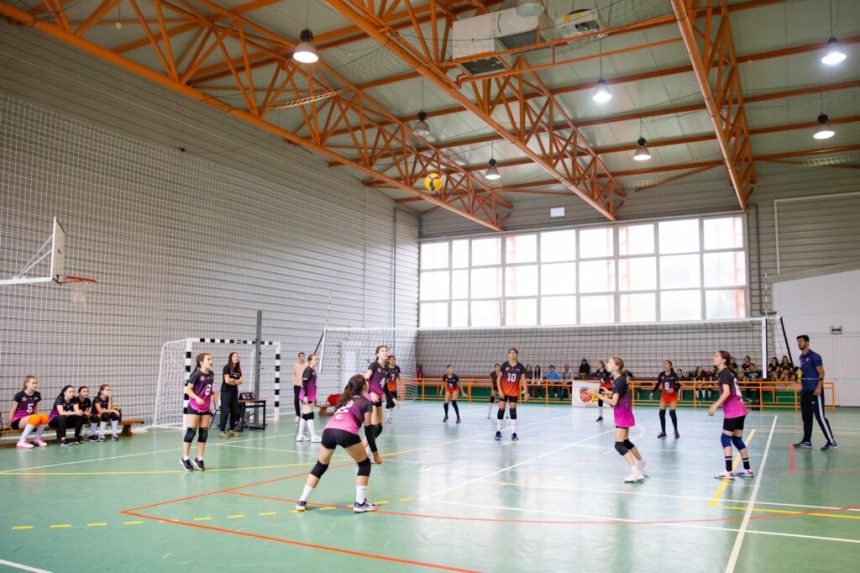 Senatoarea Ruxandra Cibu Deaconu propune Primariei Cluburile sportive sa foloseasca bazele scolare
