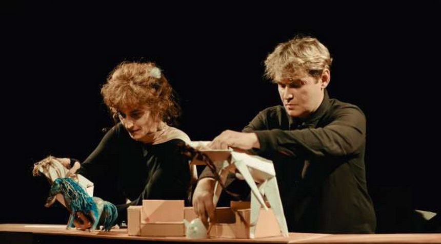 Spectacol despre fragilitatea adevarului la Teatrul Gong