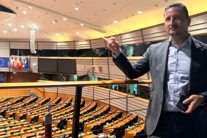 Sprijinul european salveaza fondul de burse studentesti