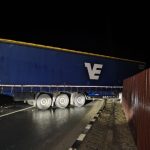 Trafic blocat pe DN1 la Scoreiu TIR in casa