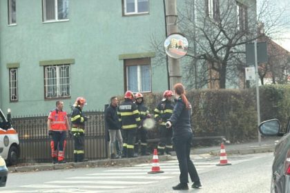 Trafic ingreunat pe strada Cristianului masina lovita teava gaz