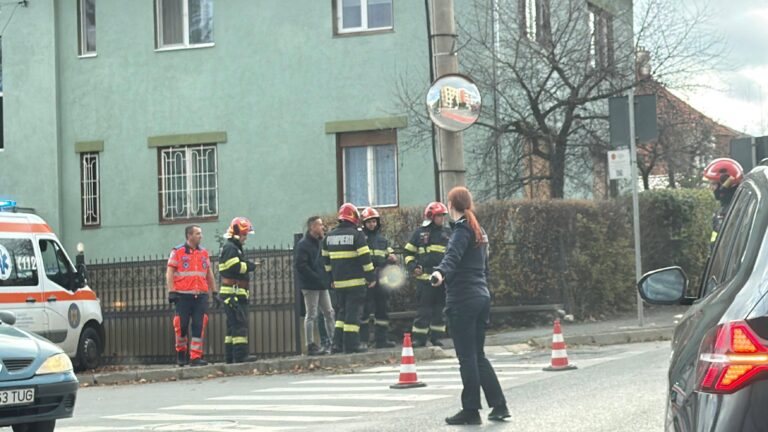 Trafic ingreunat pe strada Cristianului masina lovita teava gaz