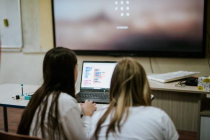 Ultima strigare profesorii si ONG urile pot aplica la Stiintesu Sibiu doar cateva zile