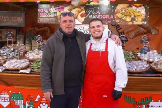 Un italian aduce deserturi siciliene la Targul de Craciun