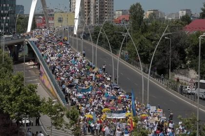 Un nou val de proteste sindicalistii cer salariul minim mai mare